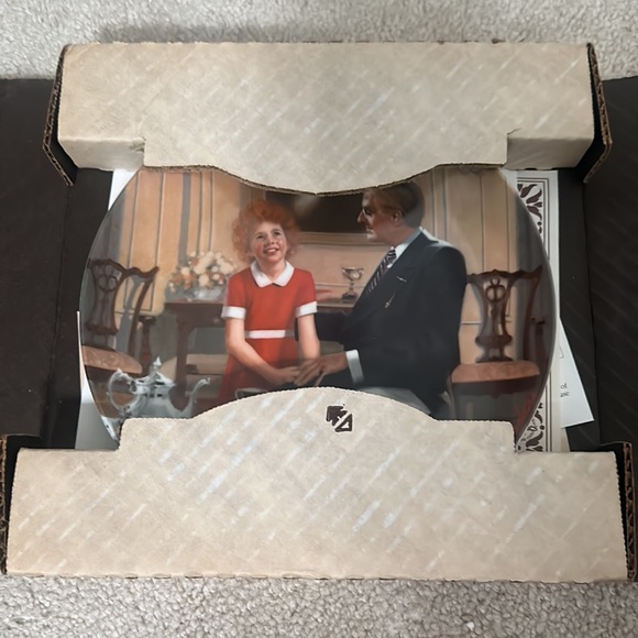 NIB 1985 Tomorrow Annie Collectors Plate by William Chambers Knowles China Comp. - Picture 6 of 7